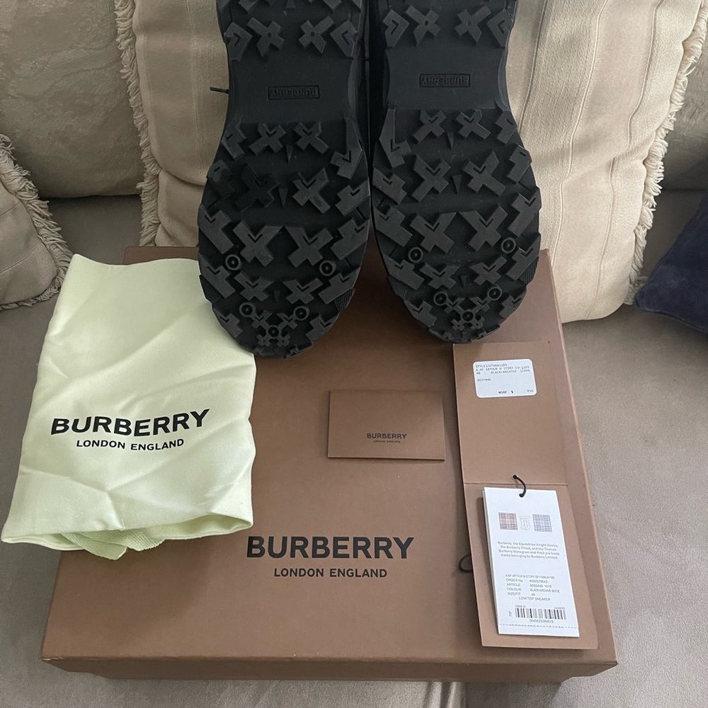 Burberry Mens Low Top Sneaker - Picture 4 of 5
